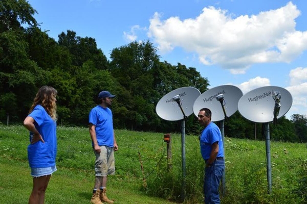 25 años del Internet satelital: ayudando a conectar a las personas con lo que más les importa